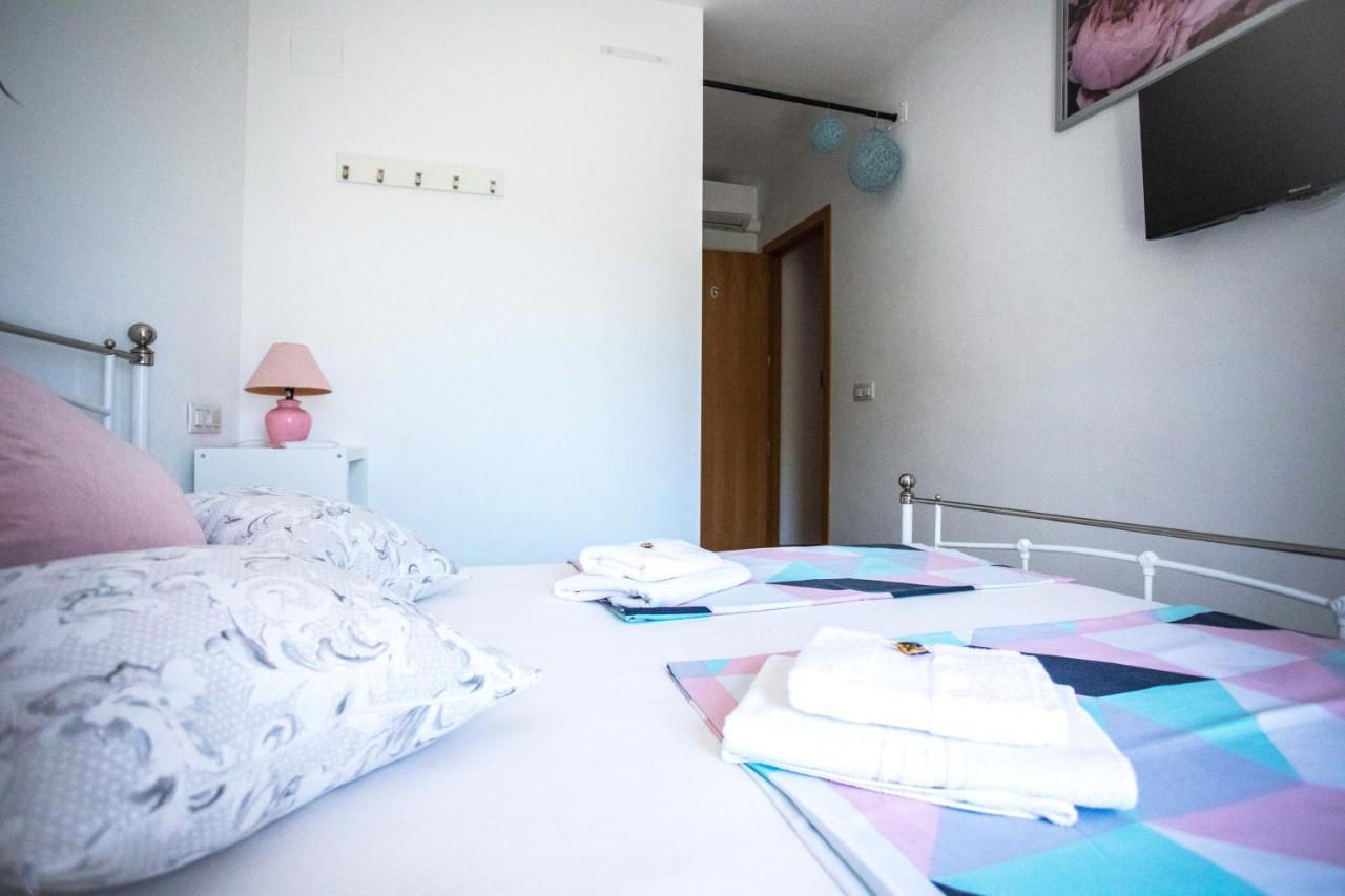 Corals B&B Apartment دينايا المظهر الخارجي الصورة